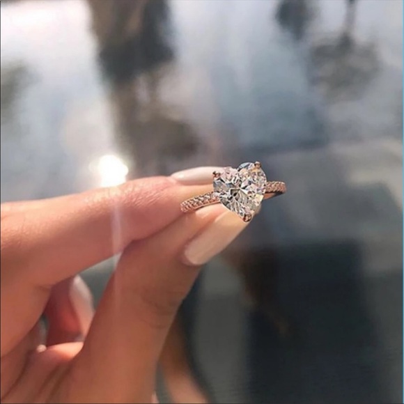 New huge statement silver diamond ring engagement - Picture 2 of 5